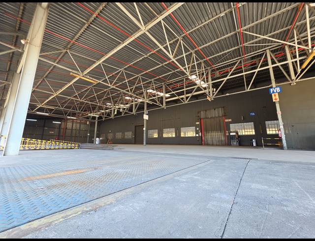 5,800M² WAREHOUSE TO LET IN WADEVILLE